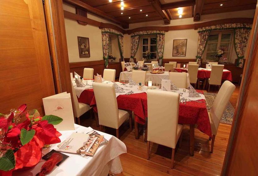 Hotel Biedermeier Schlössl Lerchenhof 13