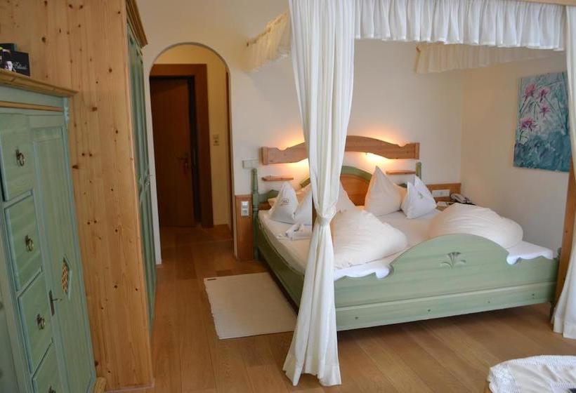 Hotel Biedermeier Schlössl Lerchenhof 17