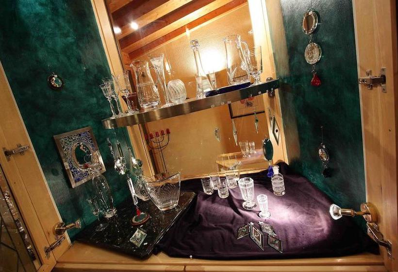 Hotel Biedermeier Schlössl Lerchenhof 18