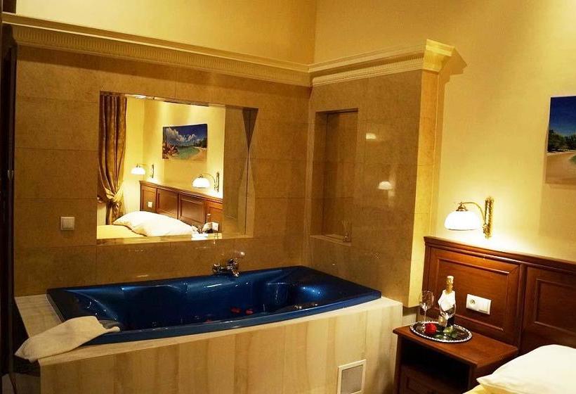 Hotel Venecia Palace 11