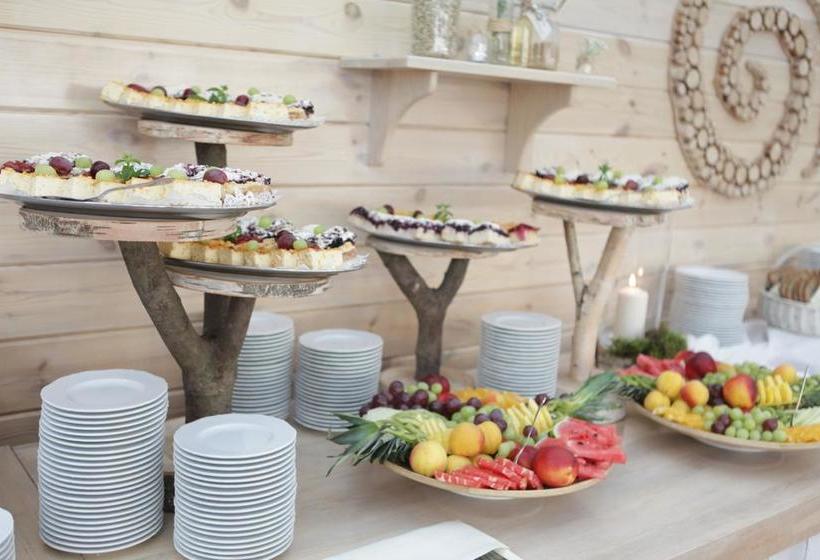 Hotel Jablon Lake Resort 9