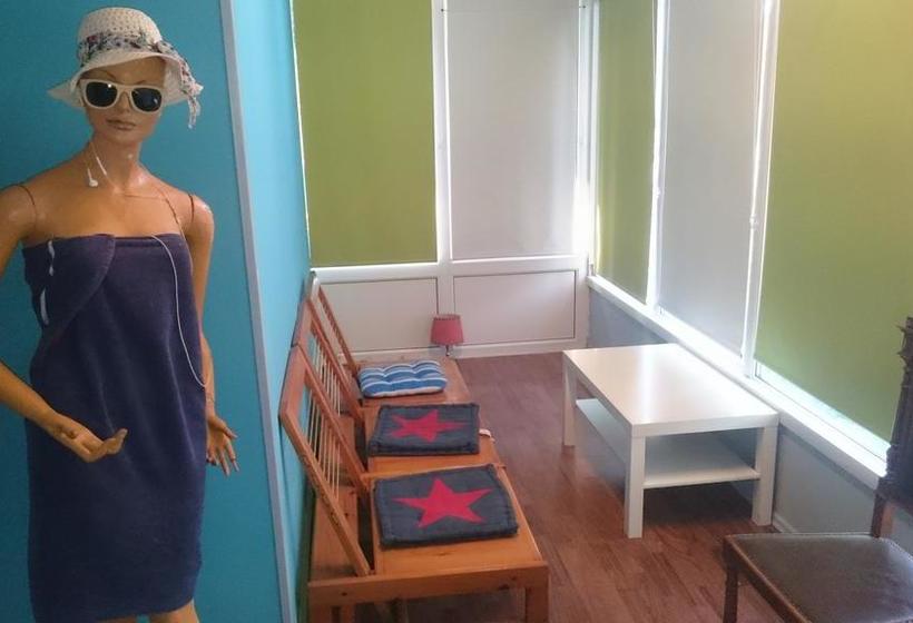 Roundabout Hostel 10