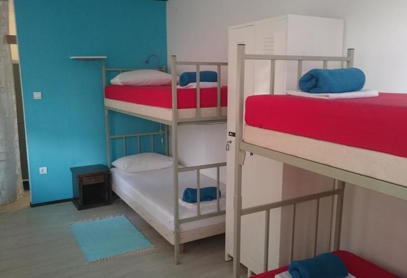 Roundabout Hostel 11