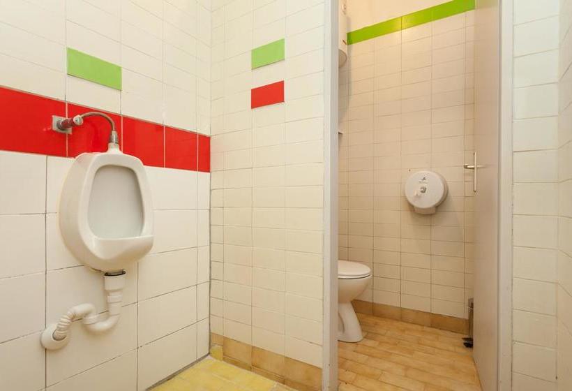 Roundabout Hostel 13