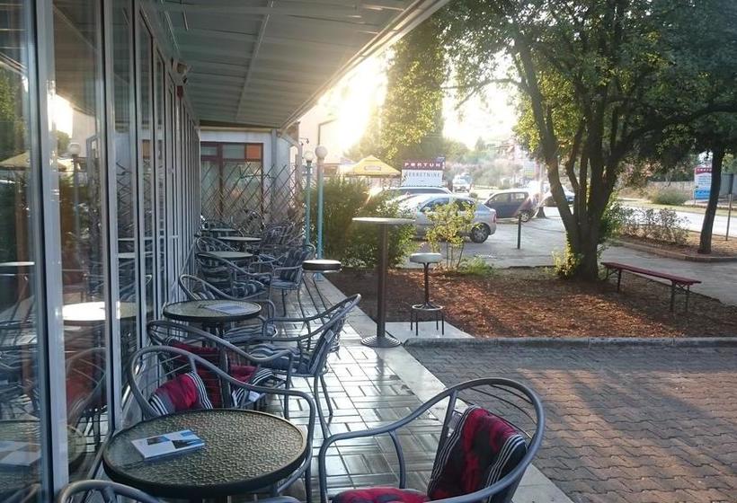 Roundabout Hostel 14