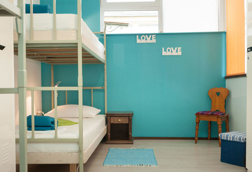 Roundabout Hostel 20