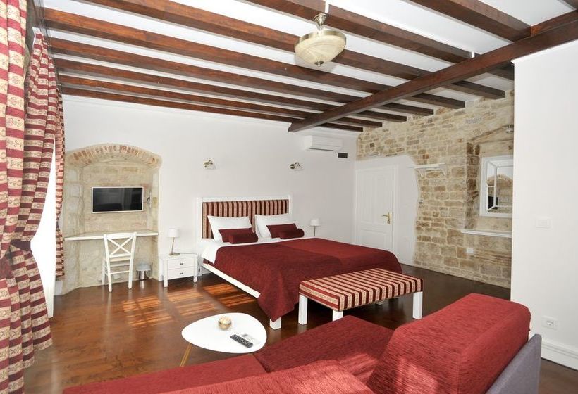 Pension Palace Central Square