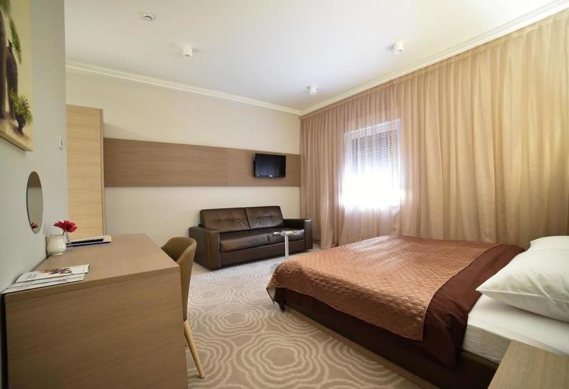 Hotel Royal Airport 15