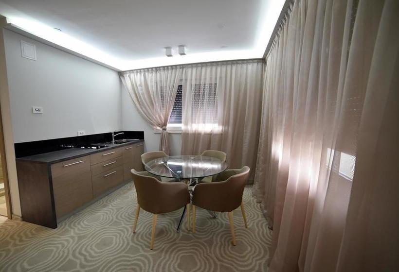 Hotel Royal Airport 16