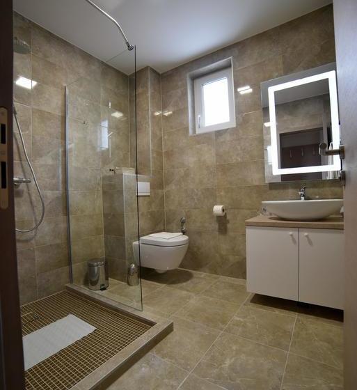 Hotel Royal Airport 18