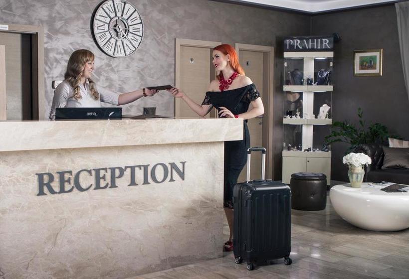 Hotel Royal Airport 5