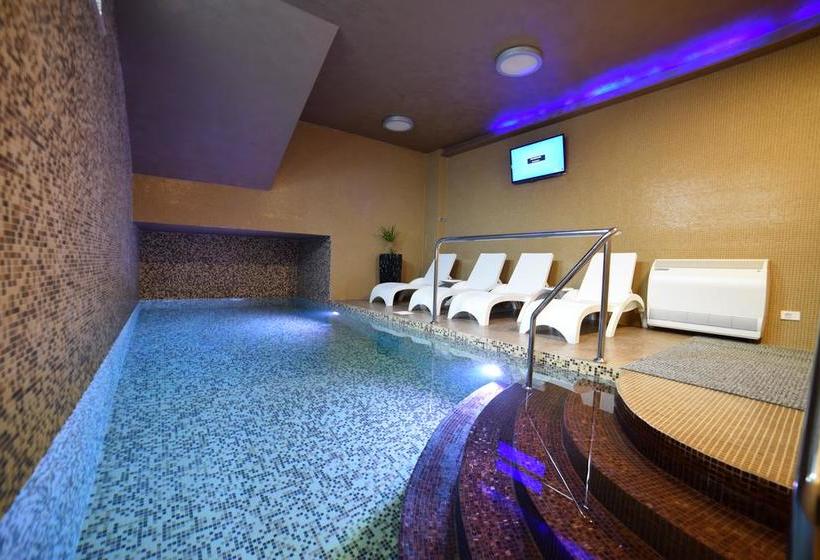 Hotel Royal Airport 8