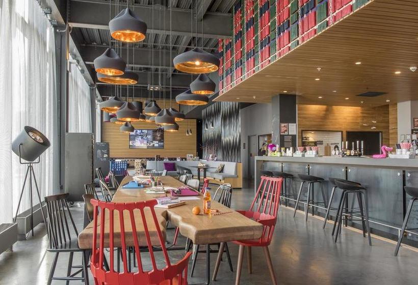 Hotel Moxy Aberdeen Airport