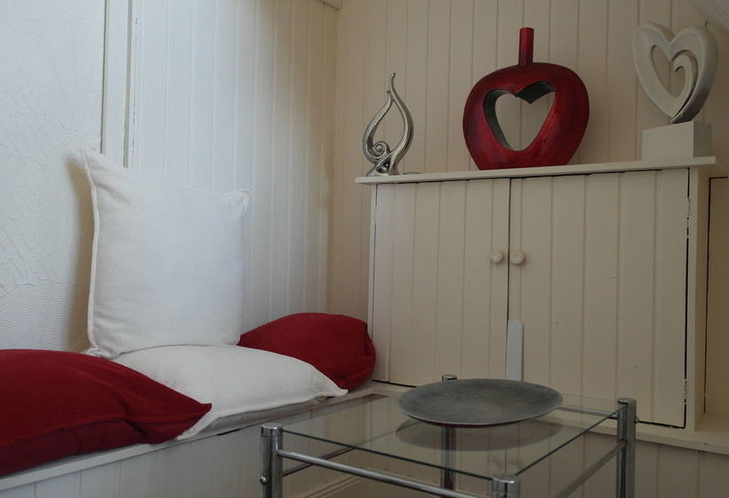 Robert The Bruce Apartment