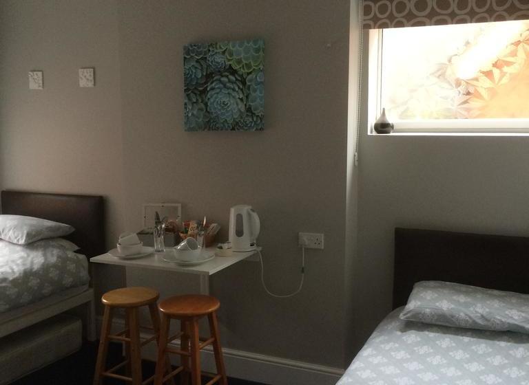 Bed and Breakfast Airport Lodge 1