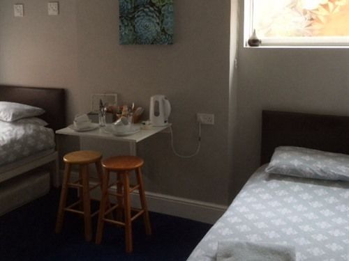 Bed and Breakfast Airport Lodge 9