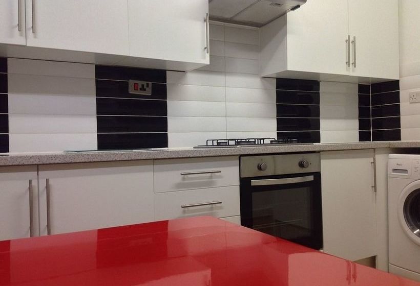 Hotel Peace Apartment  Hitchin House