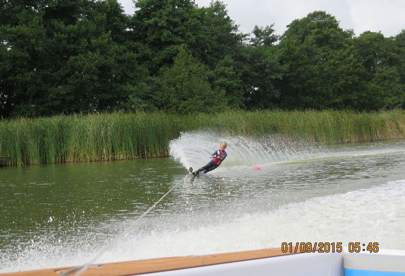 Hotel Gosfield Lake Resort