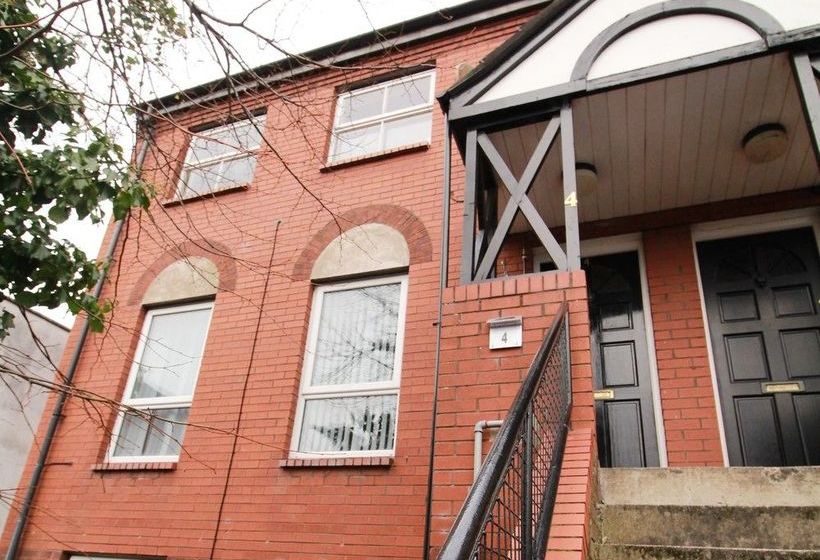 Salisbury Street Apartment