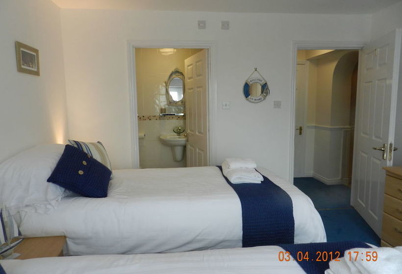 Bed and Breakfast Waters Edge Guest House 13