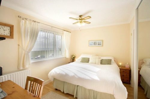 Bed and Breakfast Waters Edge Guest House 4