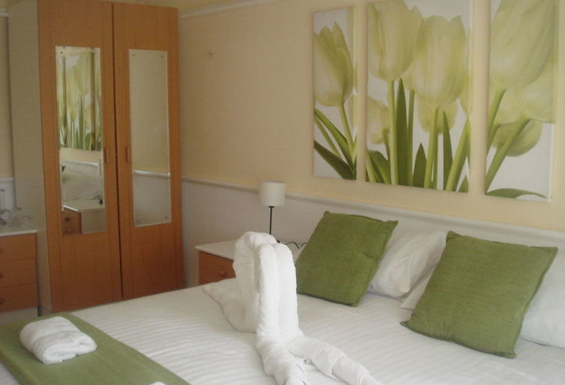 Bed and Breakfast Waters Edge Guest House 5