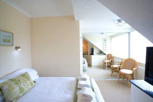 Bed and Breakfast Waters Edge Guest House 6