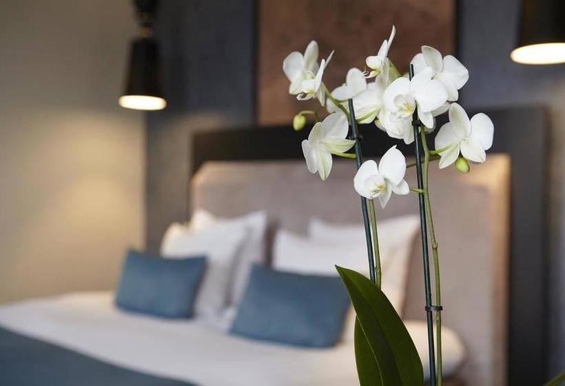 Hotel No. 377 House 10