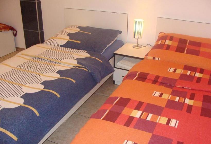 Hôtel Pension Eclipse 8