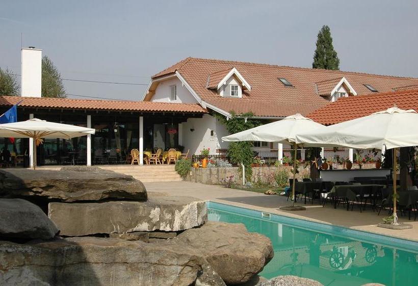 Residence Country Club La Mesteceni