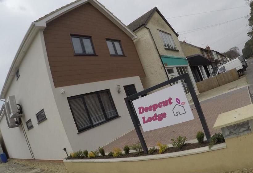 Deepcut Lodge Bed & Breakfast