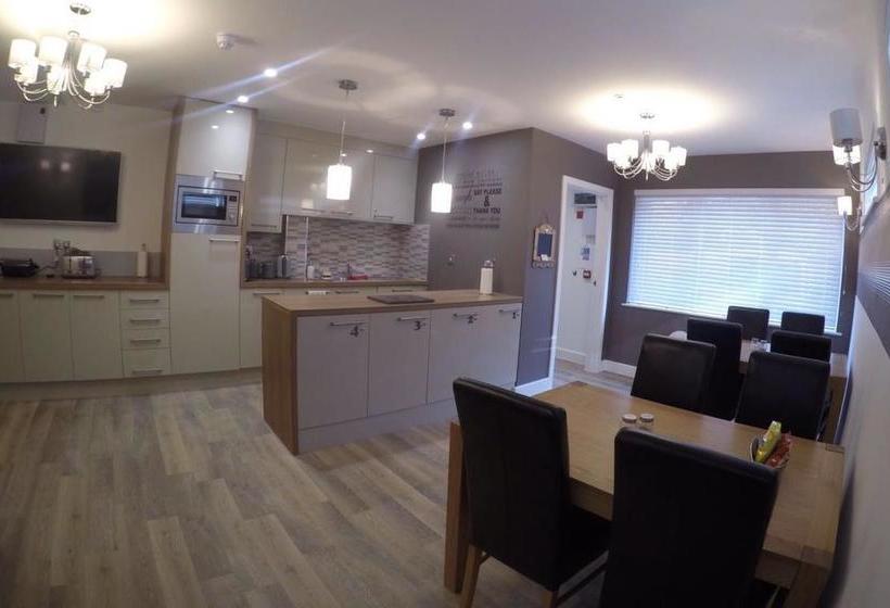 Deepcut Lodge Bed & Breakfast 5