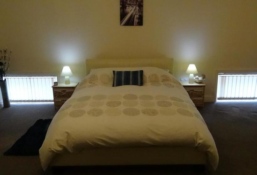 Church House Bed & Breakfast 4