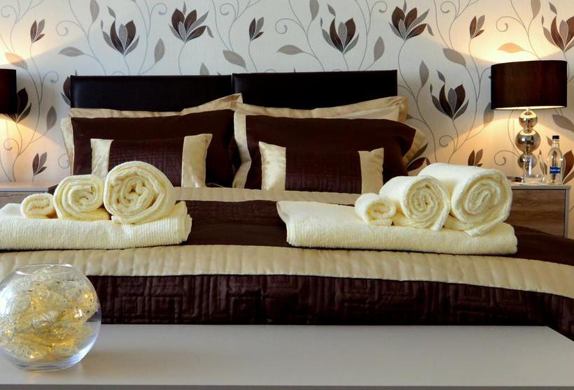 Bed and Breakfast Snooze 12