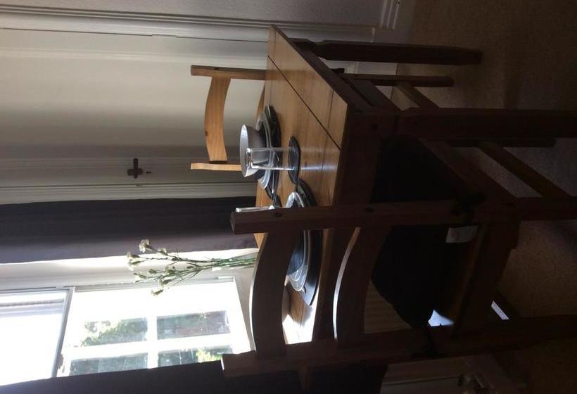 Bed and Breakfast Beightons 4