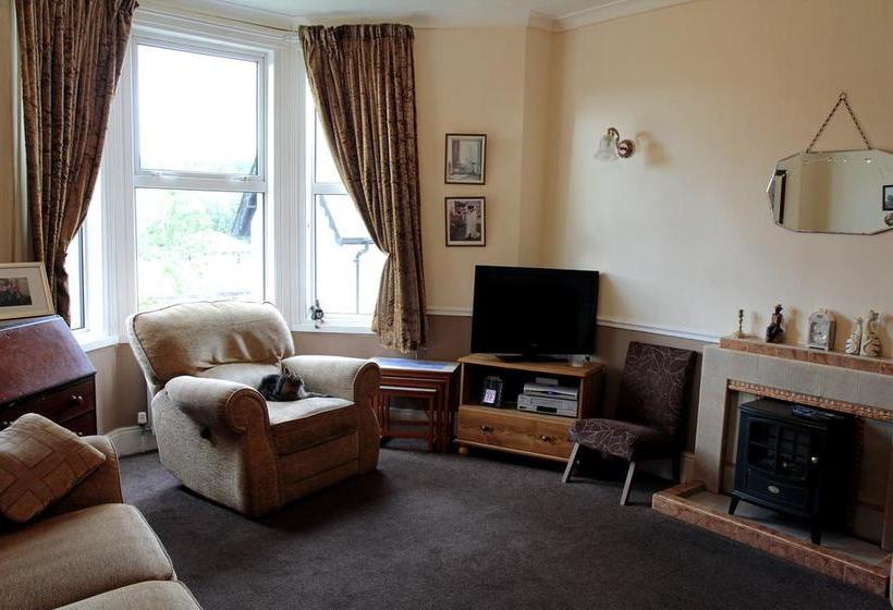 Bed and Breakfast Ammiroy House