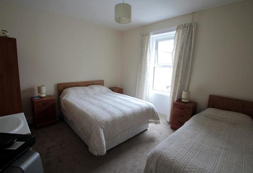 Bed and Breakfast Ammiroy House 2