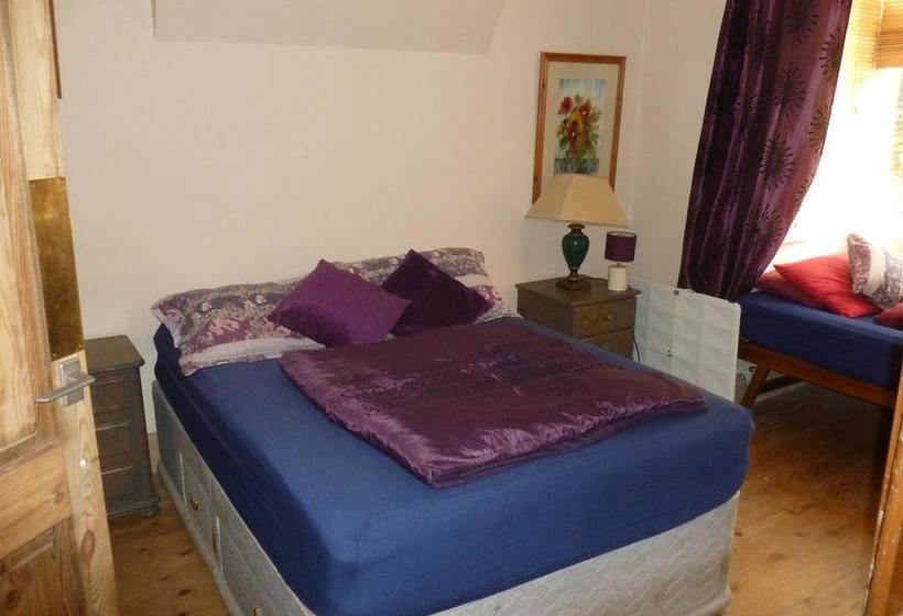 Hostel Naburn Station