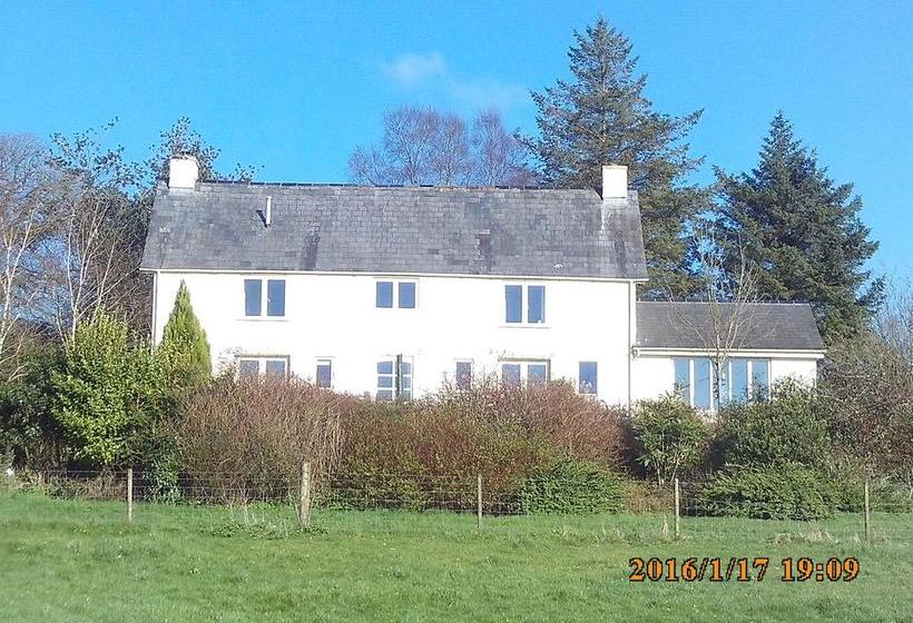 Bed and Breakfast Pyle Guest House