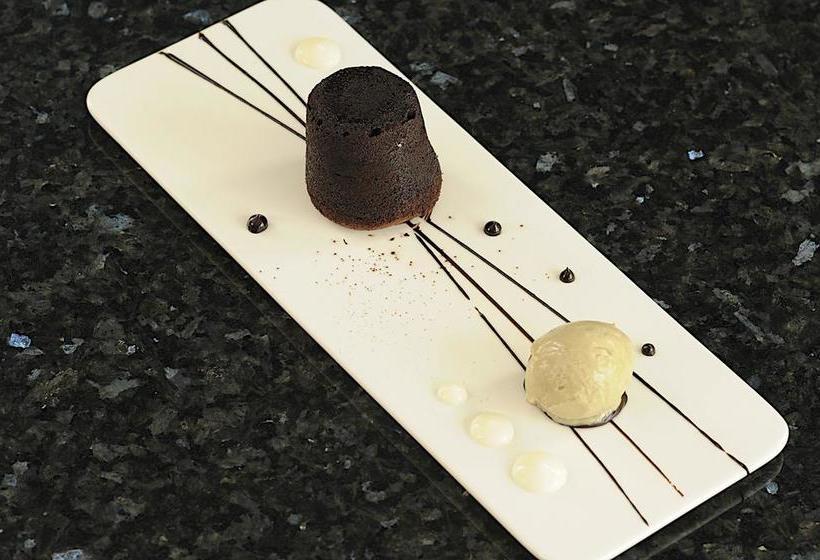 Hotel The Oaksmere 18