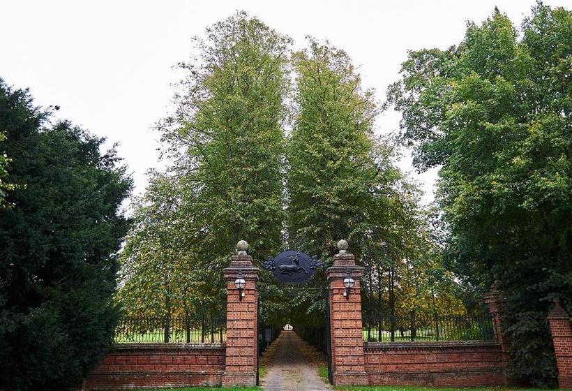 Hotel The Oaksmere 2