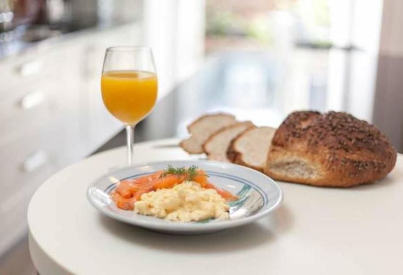 Golf Lodge Bed & Breakfast 6