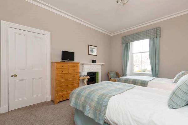 Golf Lodge Bed & Breakfast 8