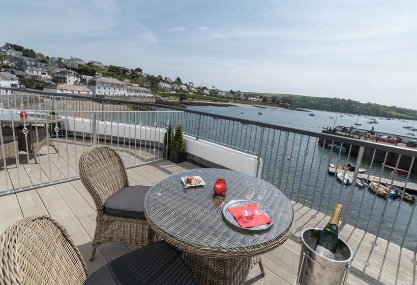 Hotel Ship And Castle 1