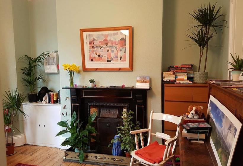 Auberge Hôtelière Arnies Backpackers 1