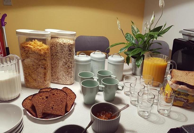 Auberge Hôtelière Arnies Backpackers 2