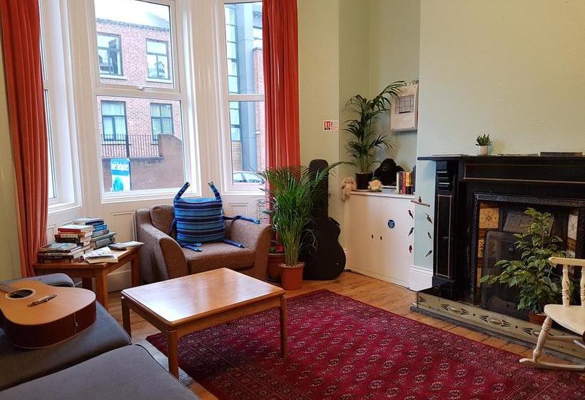 Auberge Hôtelière Arnies Backpackers 3