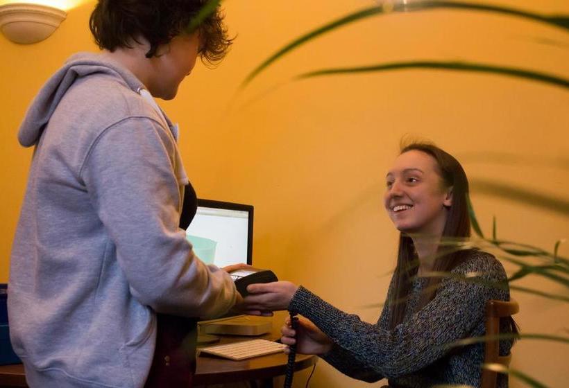 Auberge Hôtelière Arnies Backpackers 5