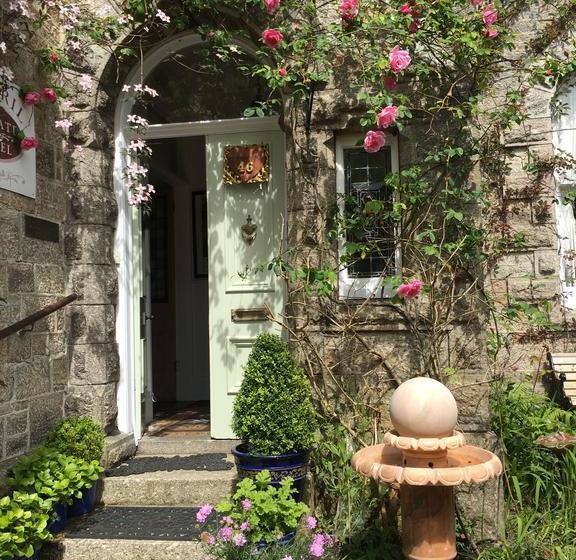 Bed & Breakfast Estoril 9