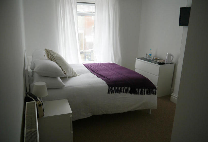 Bed and Breakfast The Crown Rooms Newmarket 2